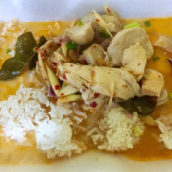 Tom Kha Gai - zuppa di pollo con latte di cocco e funghi