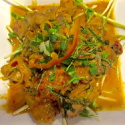Pollo con curry e verdure